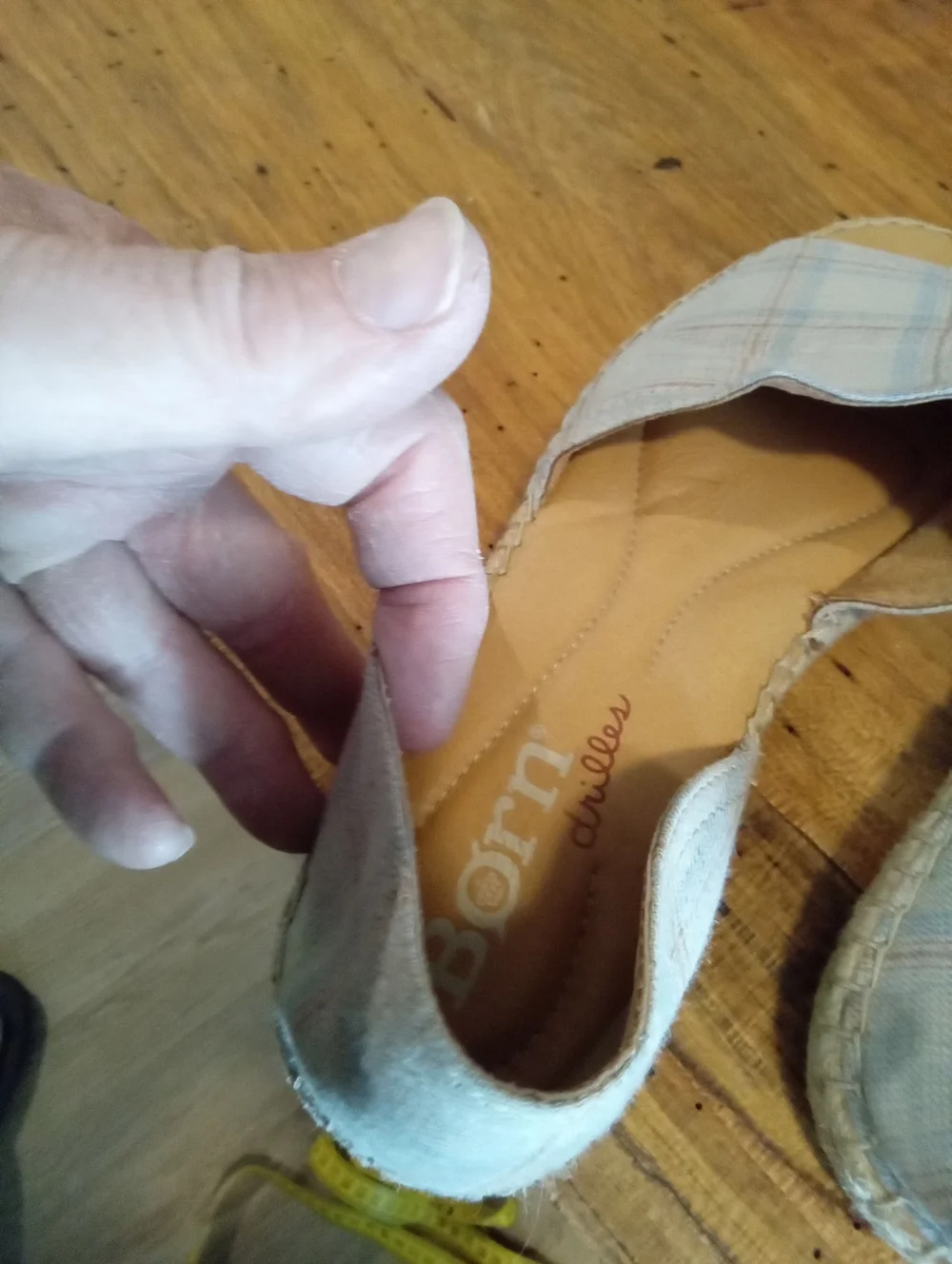 Born Seak Size 9 Beige Plaid Espadrille Sandals No Heel, Open Toe Slingback